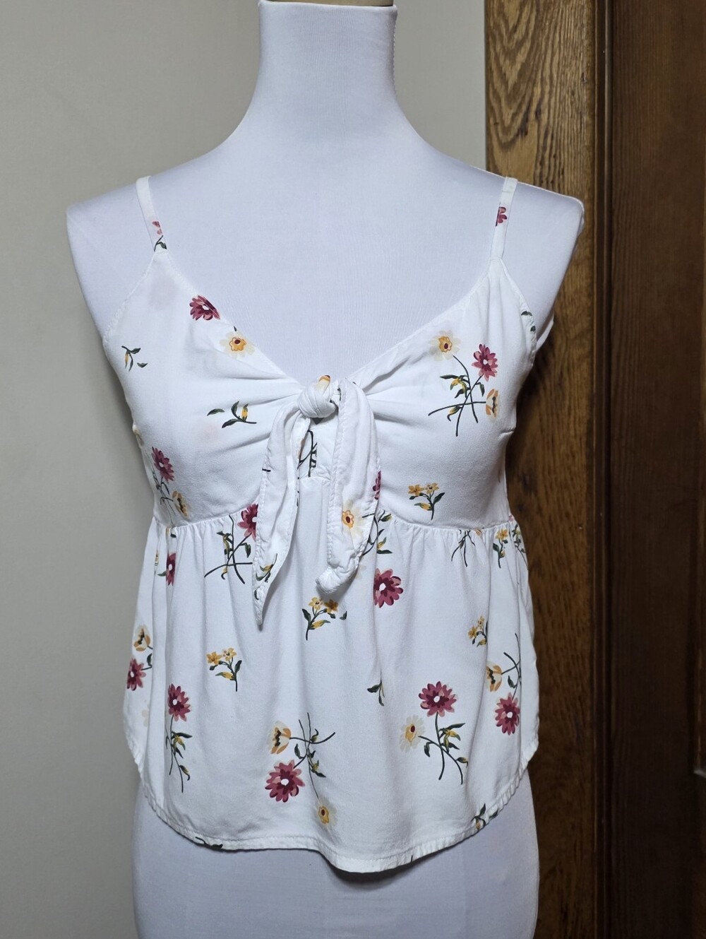 Women’s White Floral Tie-Front Camisole Tank Top Hollister Size Small